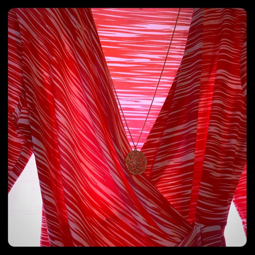 CHAUS Pink and white crossover top from